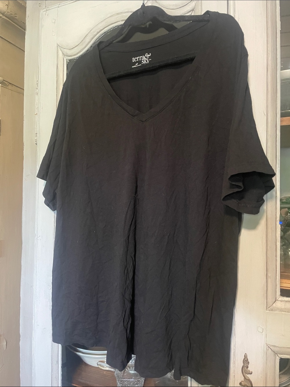 Terra & Sky Black V-Neck Short Sleeve Tee
